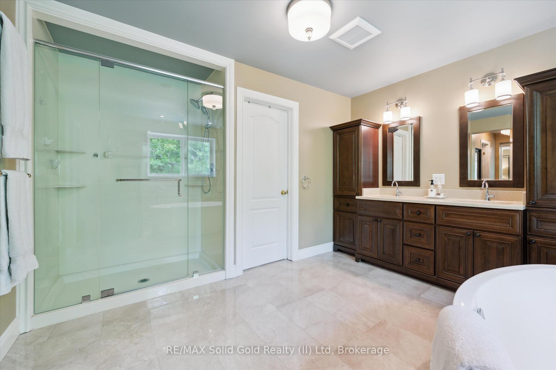 Photo 35 of 748 Cedar Bend Drive, Waterloo — HOMEH