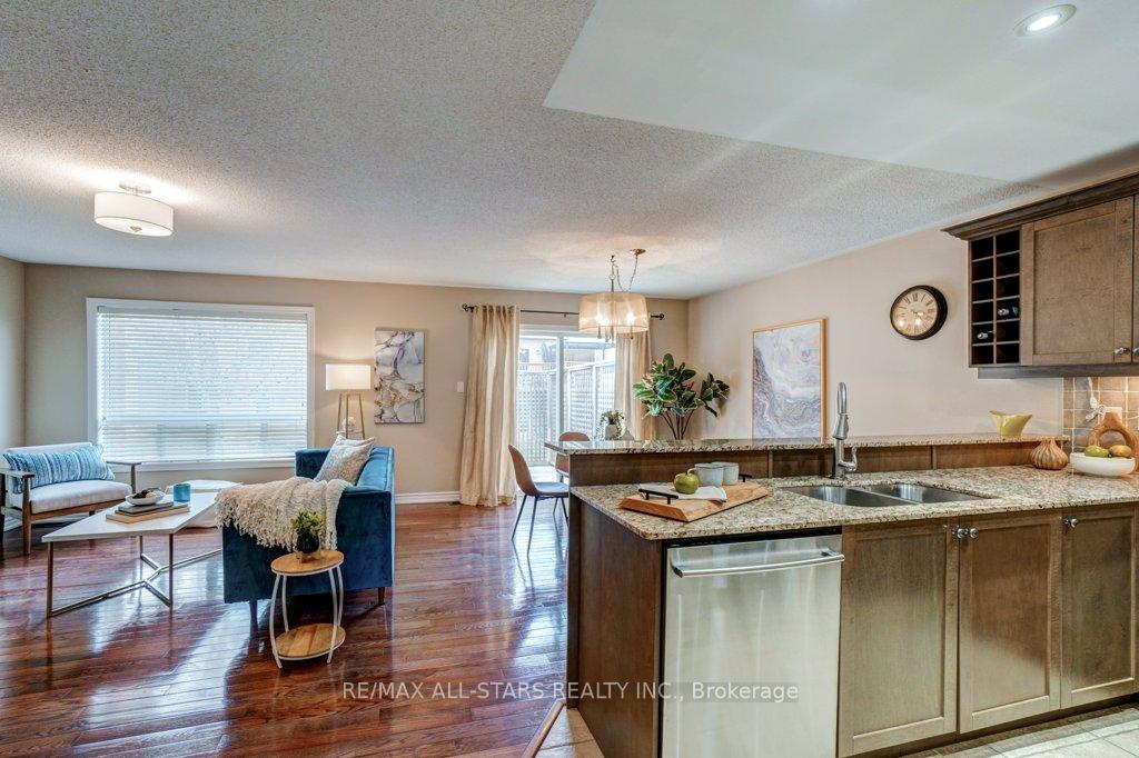 Photo 7 of 15 Meadow's End Crescent, Uxbridge — HOMEH