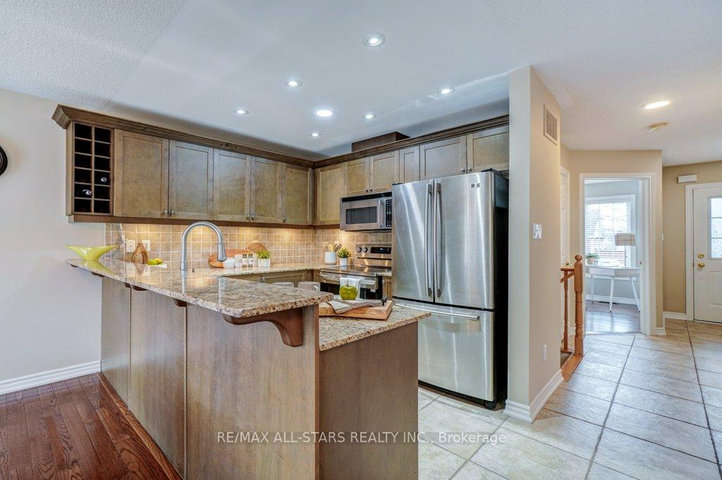 Photo 9 of 15 Meadow's End Crescent, Uxbridge — HOMEH