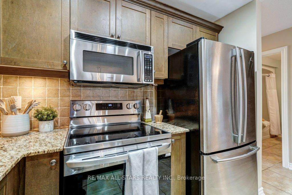 Photo 14 of 15 Meadow's End Crescent, Uxbridge — HOMEH