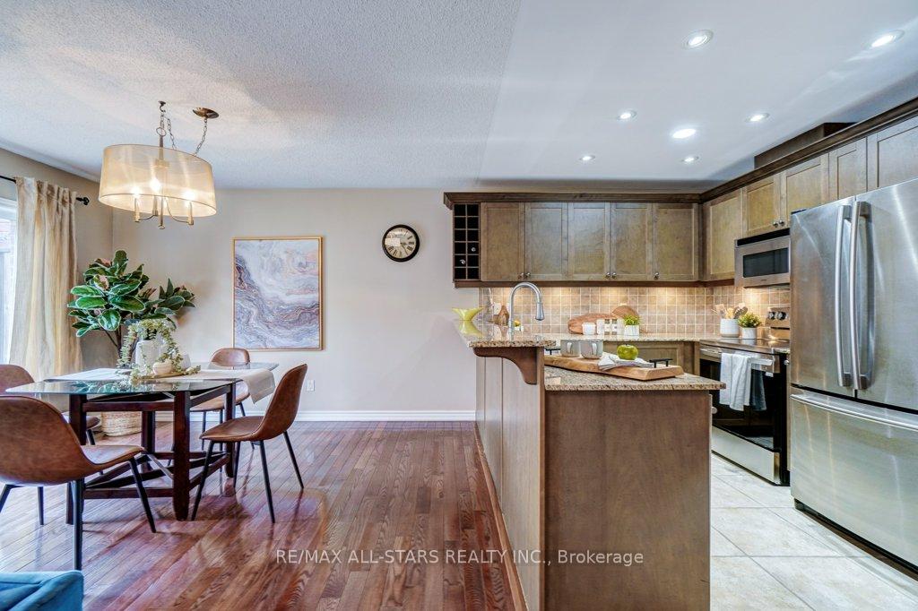 Photo 15 of 15 Meadow's End Crescent, Uxbridge — HOMEH