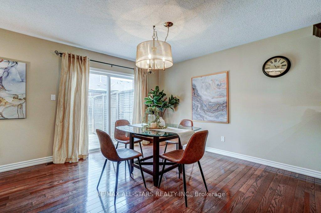 Photo 16 of 15 Meadow's End Crescent, Uxbridge — HOMEH