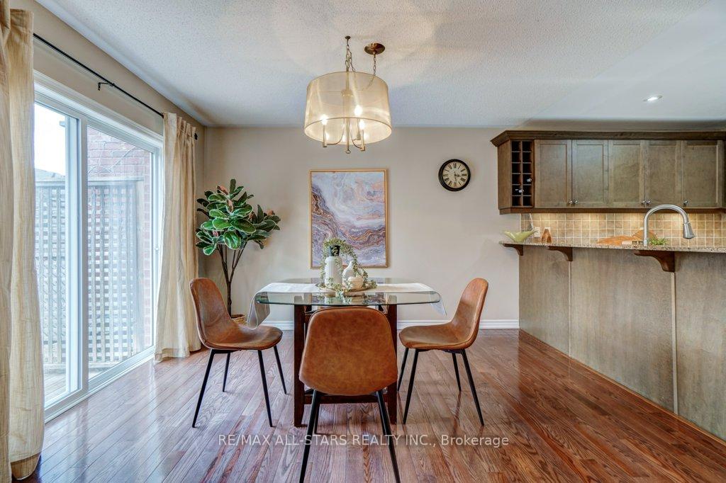 Photo 17 of 15 Meadow's End Crescent, Uxbridge — HOMEH