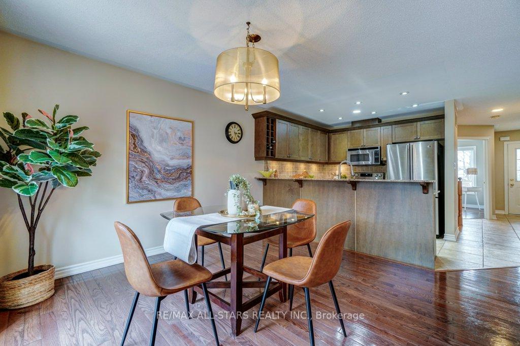 Photo 18 of 15 Meadow's End Crescent, Uxbridge — HOMEH