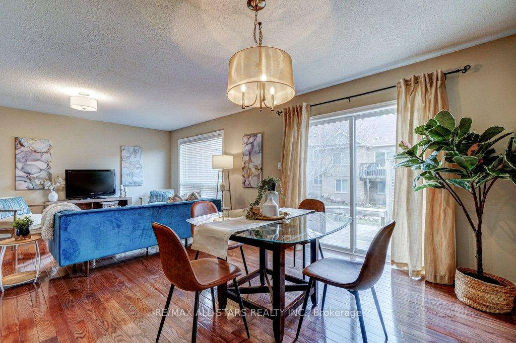 Photo 19 of 15 Meadow's End Crescent, Uxbridge — HOMEH