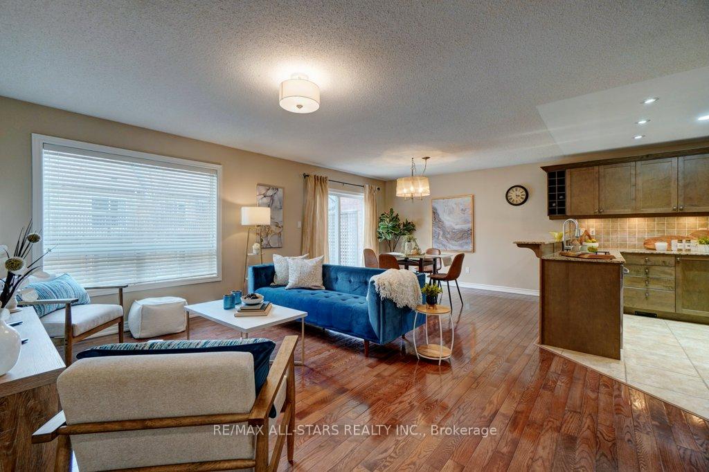 Photo 20 of 15 Meadow's End Crescent, Uxbridge — HOMEH