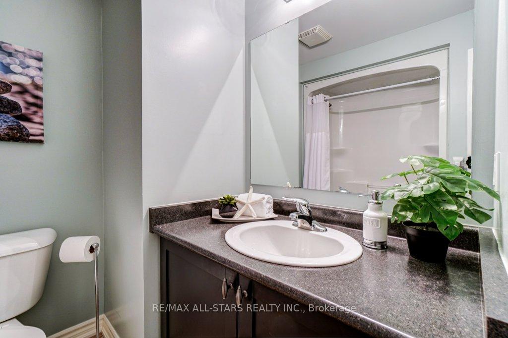 Photo 24 of 15 Meadow's End Crescent, Uxbridge — HOMEH