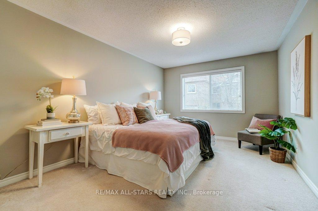 Photo 25 of 15 Meadow's End Crescent, Uxbridge — HOMEH