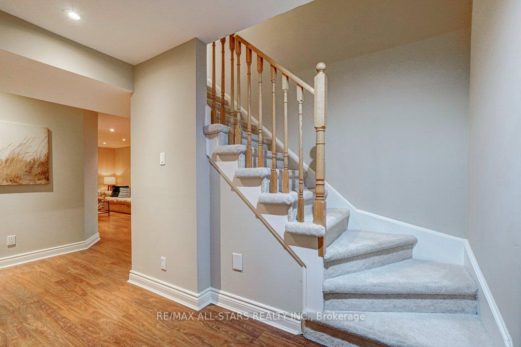Photo 30 of 15 Meadow's End Crescent, Uxbridge — HOMEH
