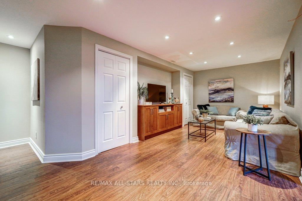 Photo 31 of 15 Meadow's End Crescent, Uxbridge — HOMEH