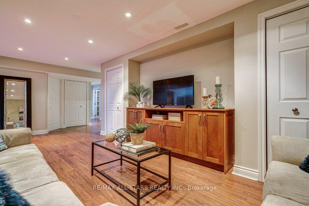 Photo 33 of 15 Meadow's End Crescent, Uxbridge — HOMEH