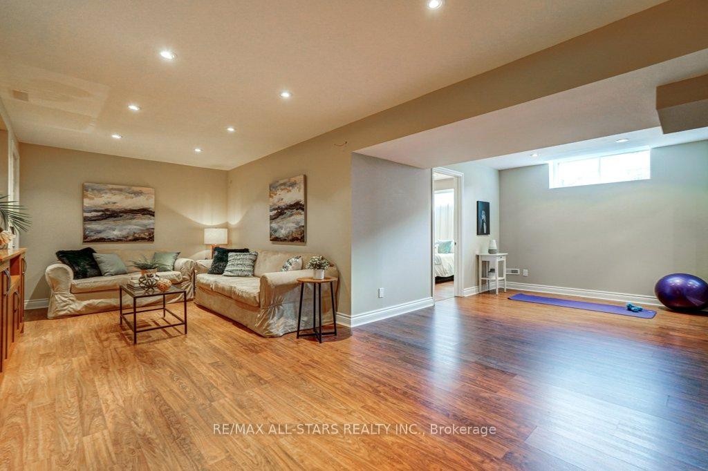 Photo 34 of 15 Meadow's End Crescent, Uxbridge — HOMEH