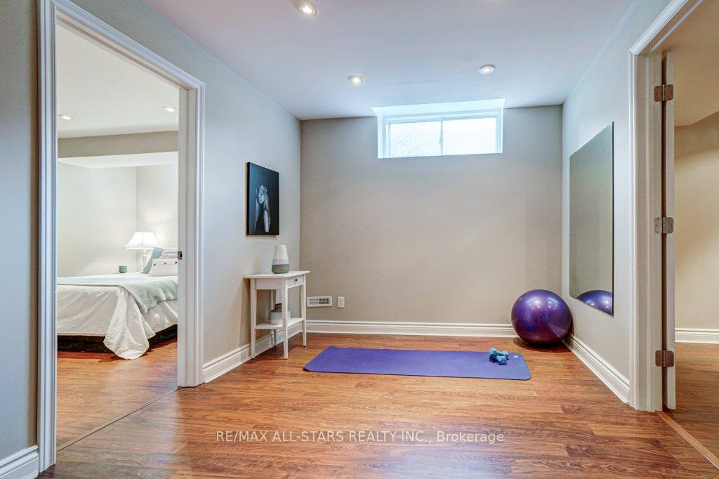 Photo 35 of 15 Meadow's End Crescent, Uxbridge — HOMEH