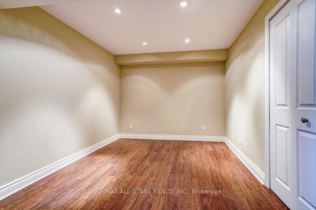 Photo 38 of 15 Meadow's End Crescent, Uxbridge — HOMEH