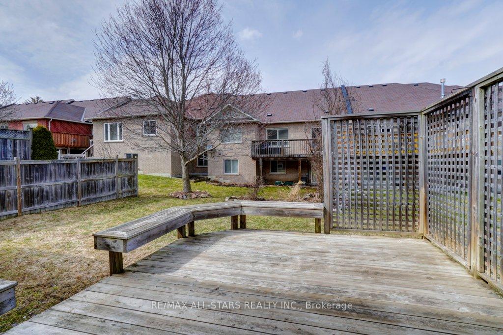 Photo 44 of 15 Meadow's End Crescent, Uxbridge — HOMEH