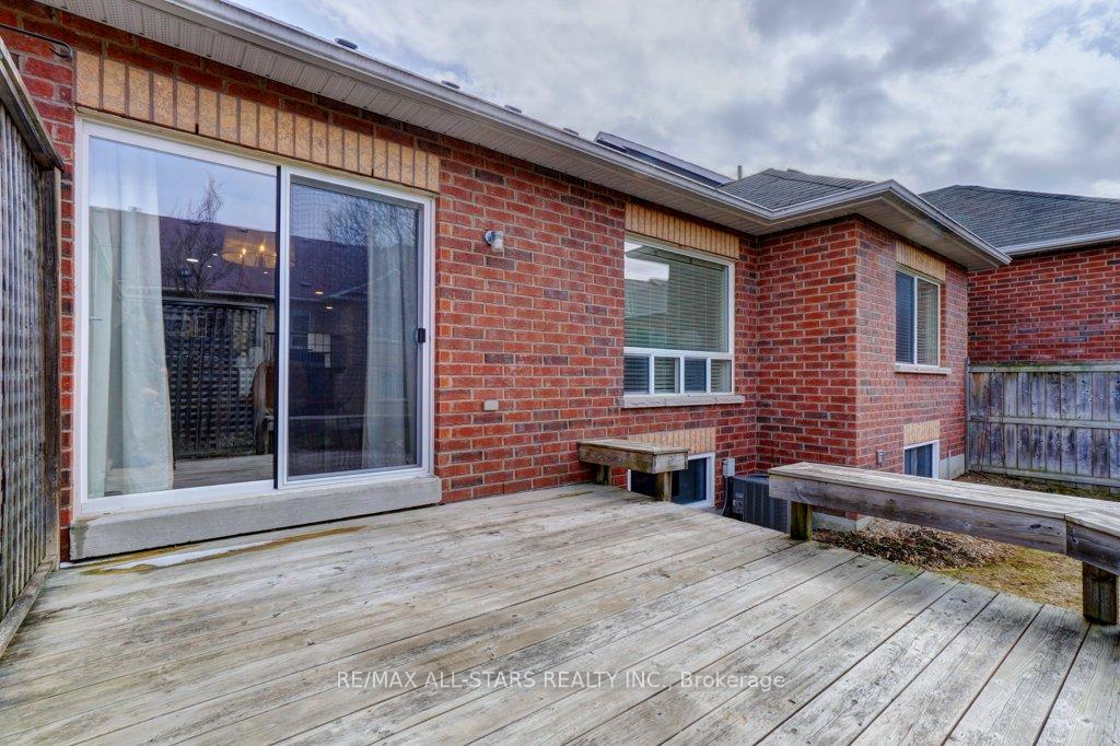 Photo 45 of 15 Meadow's End Crescent, Uxbridge — HOMEH