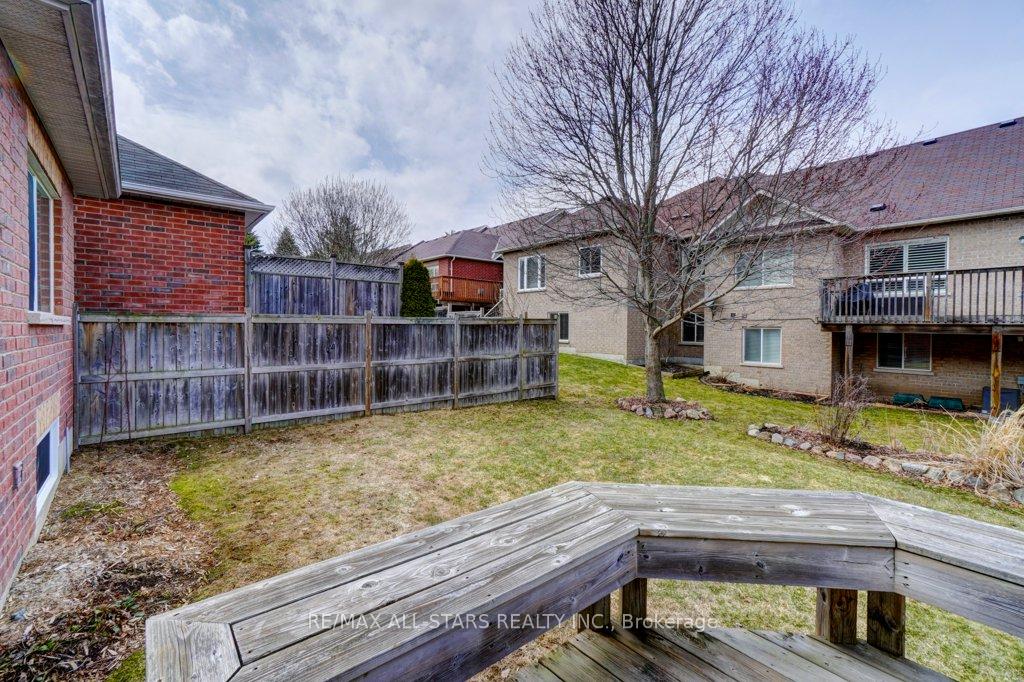 Photo 46 of 15 Meadow's End Crescent, Uxbridge — HOMEH