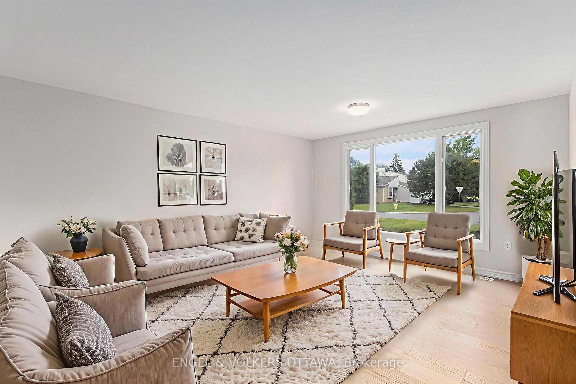 Photo 3 of 123 Tripp Crescent, Ottawa, Barrhaven - Pheasant Run — HOMEH