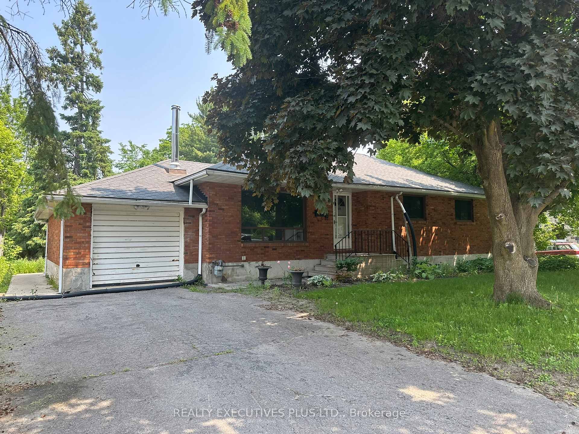 Photo 1 of 403 Pleasant Park Road E, Ottawa, Alta Vista/Faircrest Heights — HOMEH