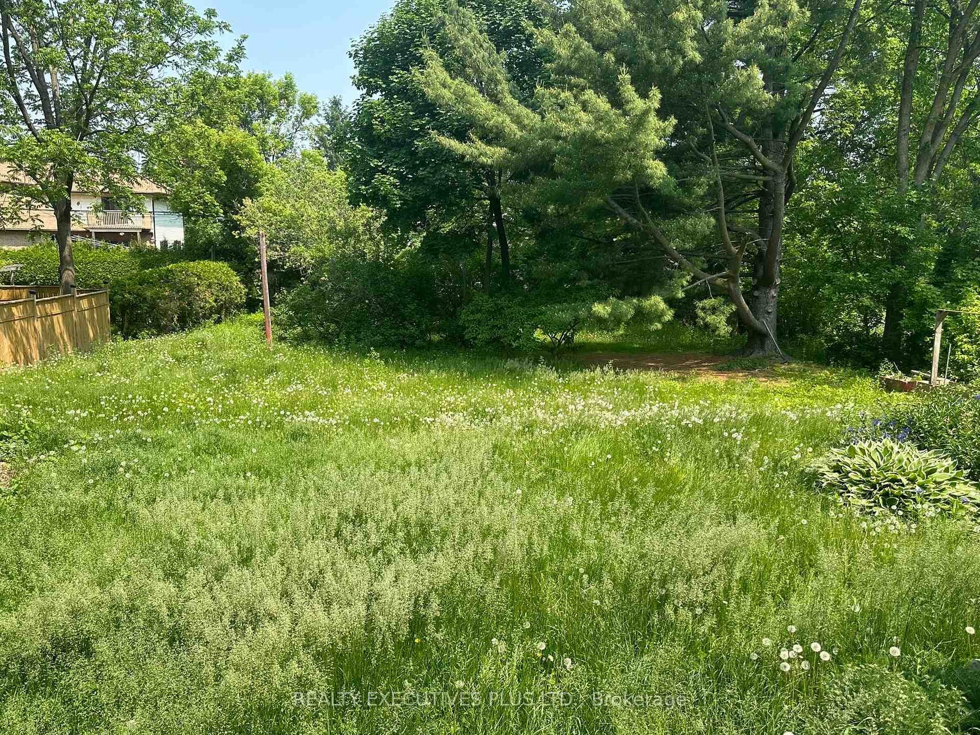 Photo 3 of 403 Pleasant Park Road E, Ottawa, Alta Vista/Faircrest Heights — HOMEH