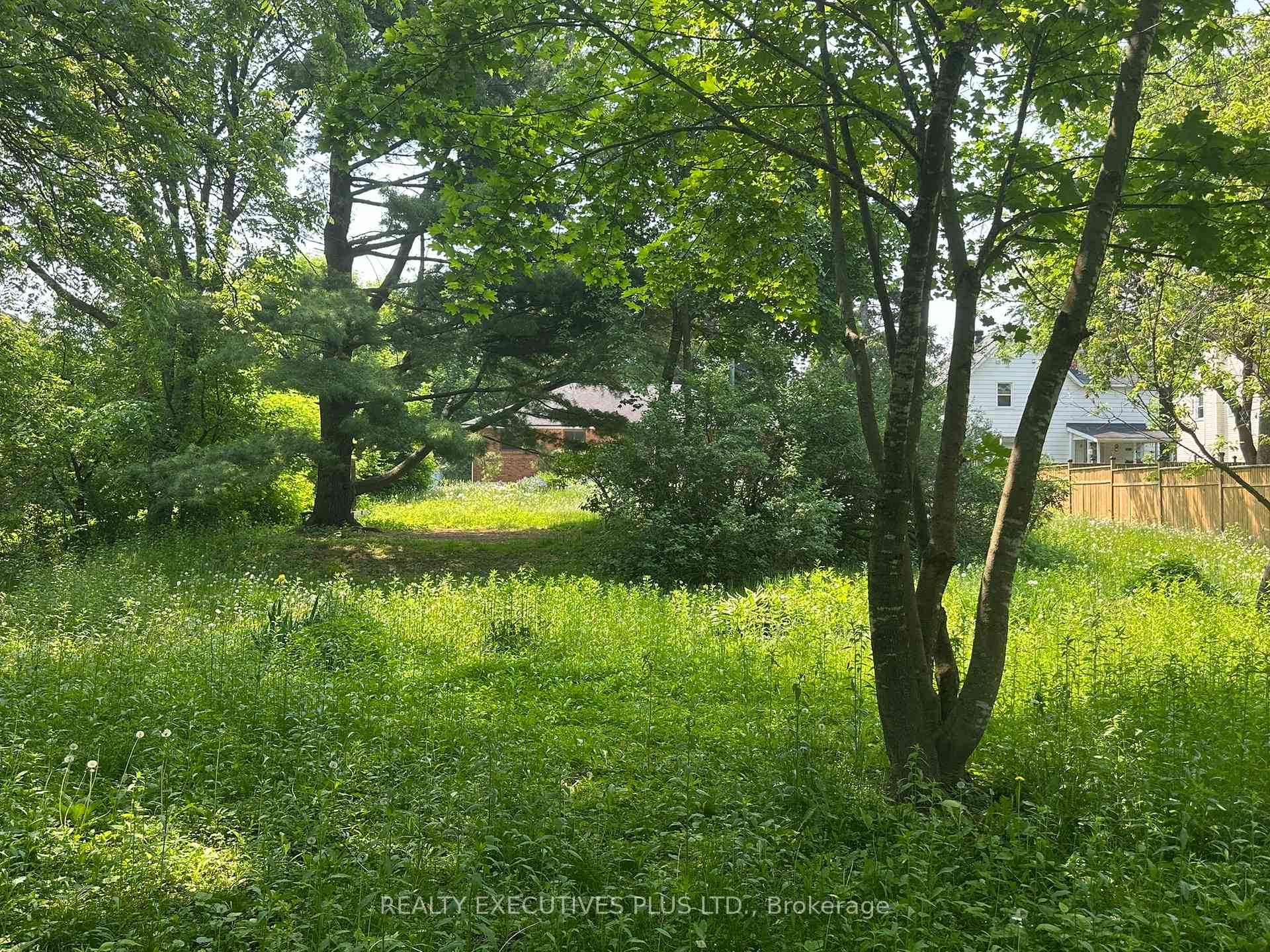 Photo 10 of 403 Pleasant Park Road E, Ottawa, Alta Vista/Faircrest Heights — HOMEH