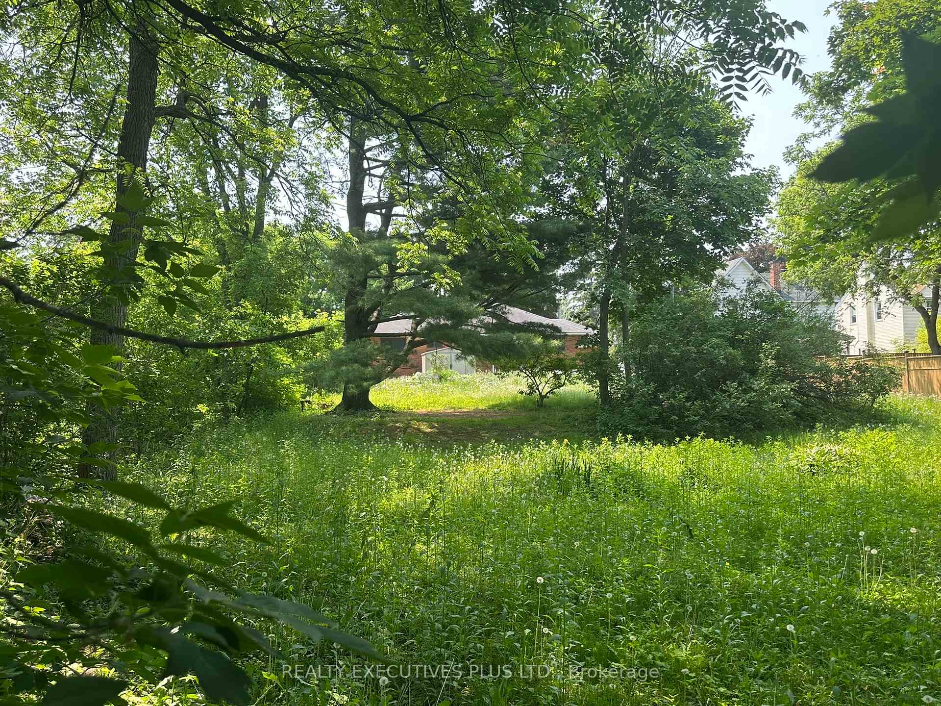 Photo 8 of 403 Pleasant Park Road E, Ottawa, Alta Vista/Faircrest Heights — HOMEH