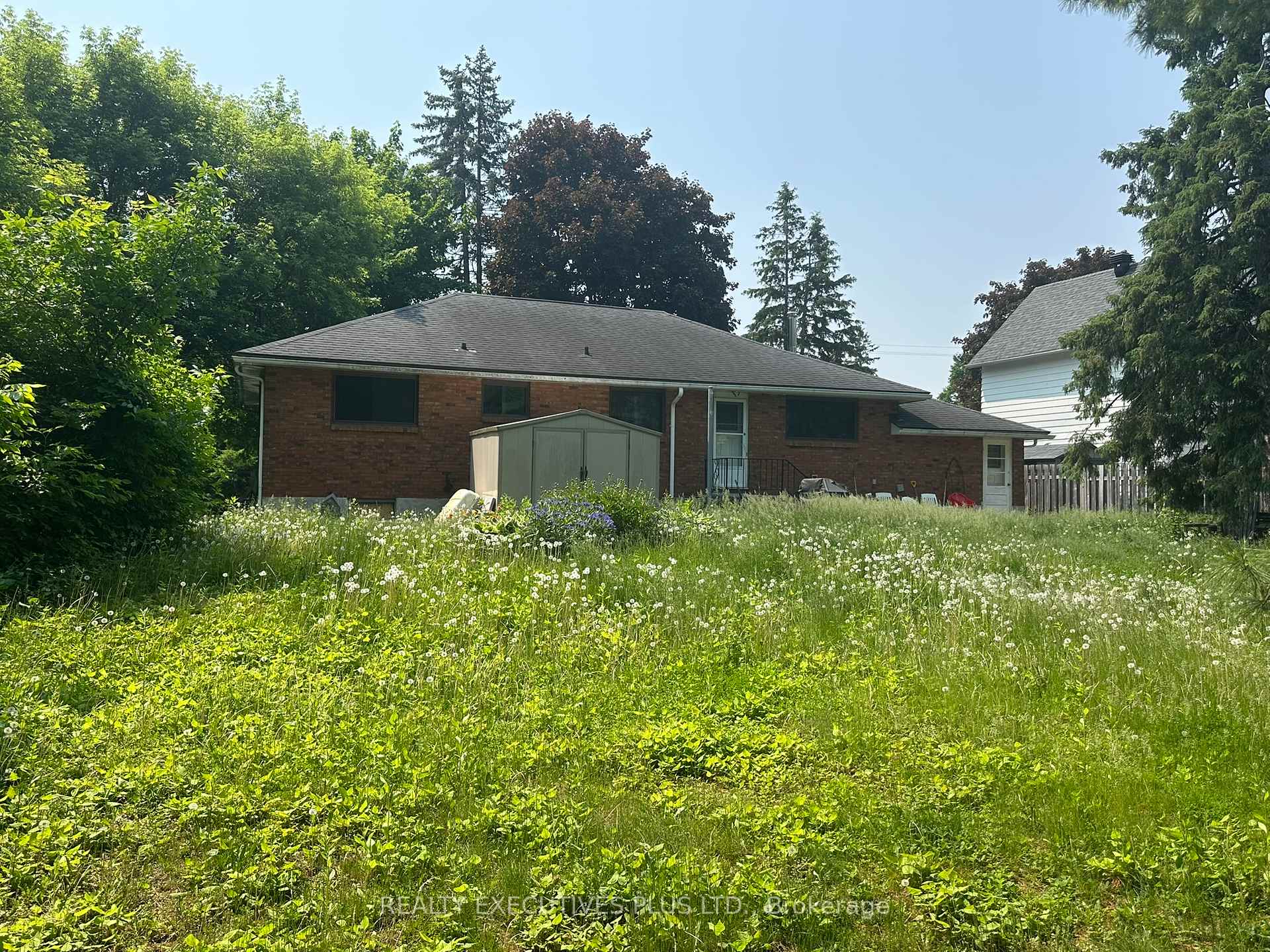 Photo 5 of 403 Pleasant Park Road E, Ottawa, Alta Vista/Faircrest Heights — HOMEH