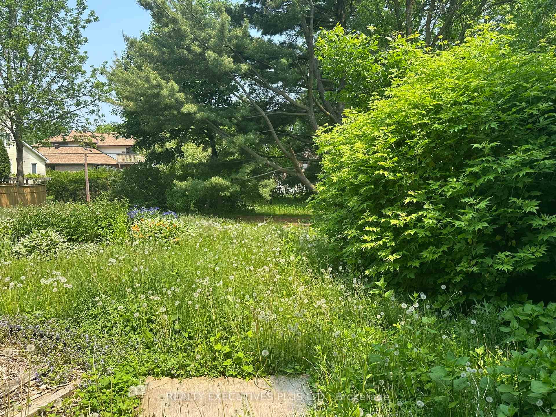 Photo 7 of 403 Pleasant Park Road E, Ottawa, Alta Vista/Faircrest Heights — HOMEH