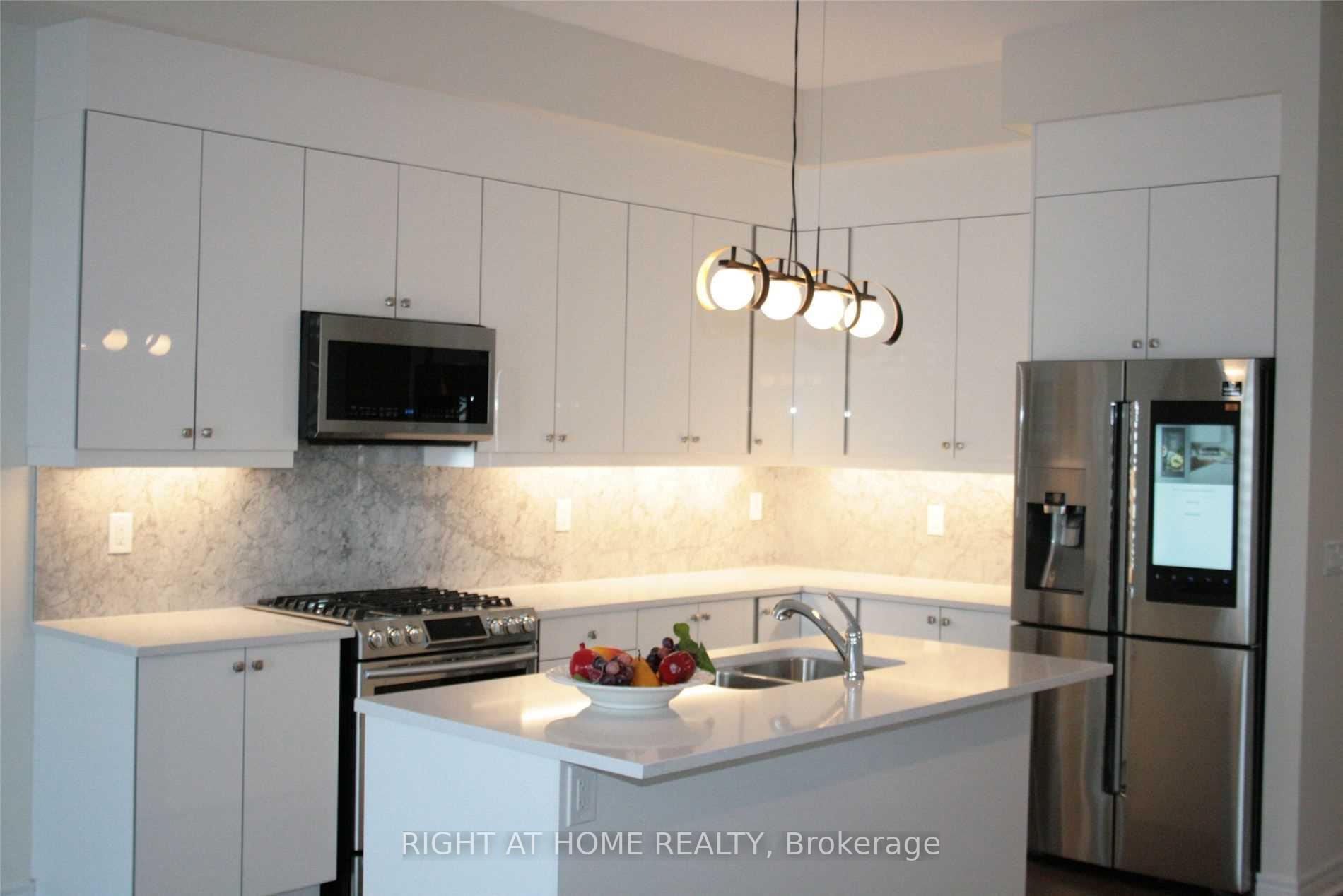 Photo 2 of 65 Laskin Drive, Vaughan, Patterson — HOMEH