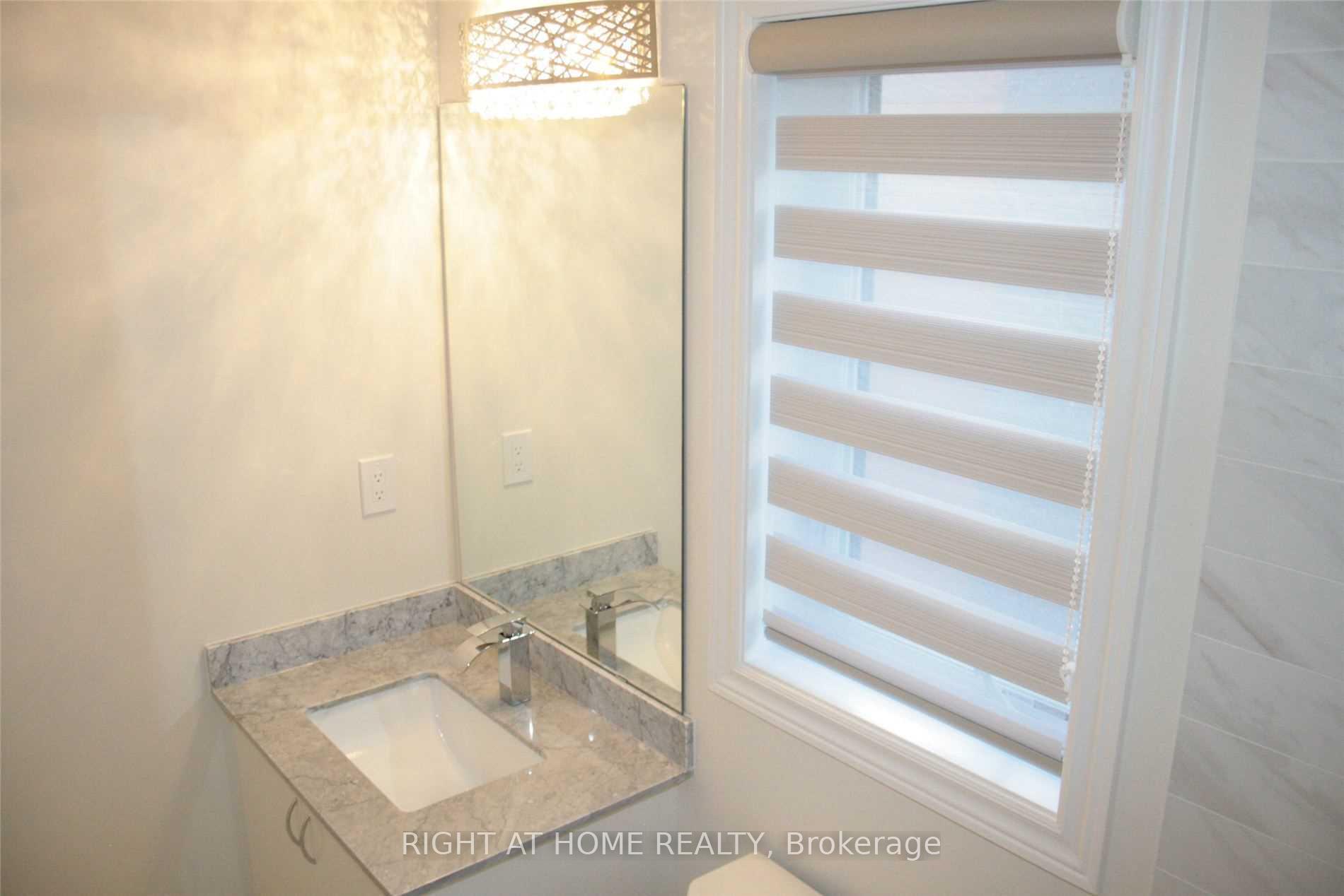 Photo 4 of 65 Laskin Drive, Vaughan, Patterson — HOMEH