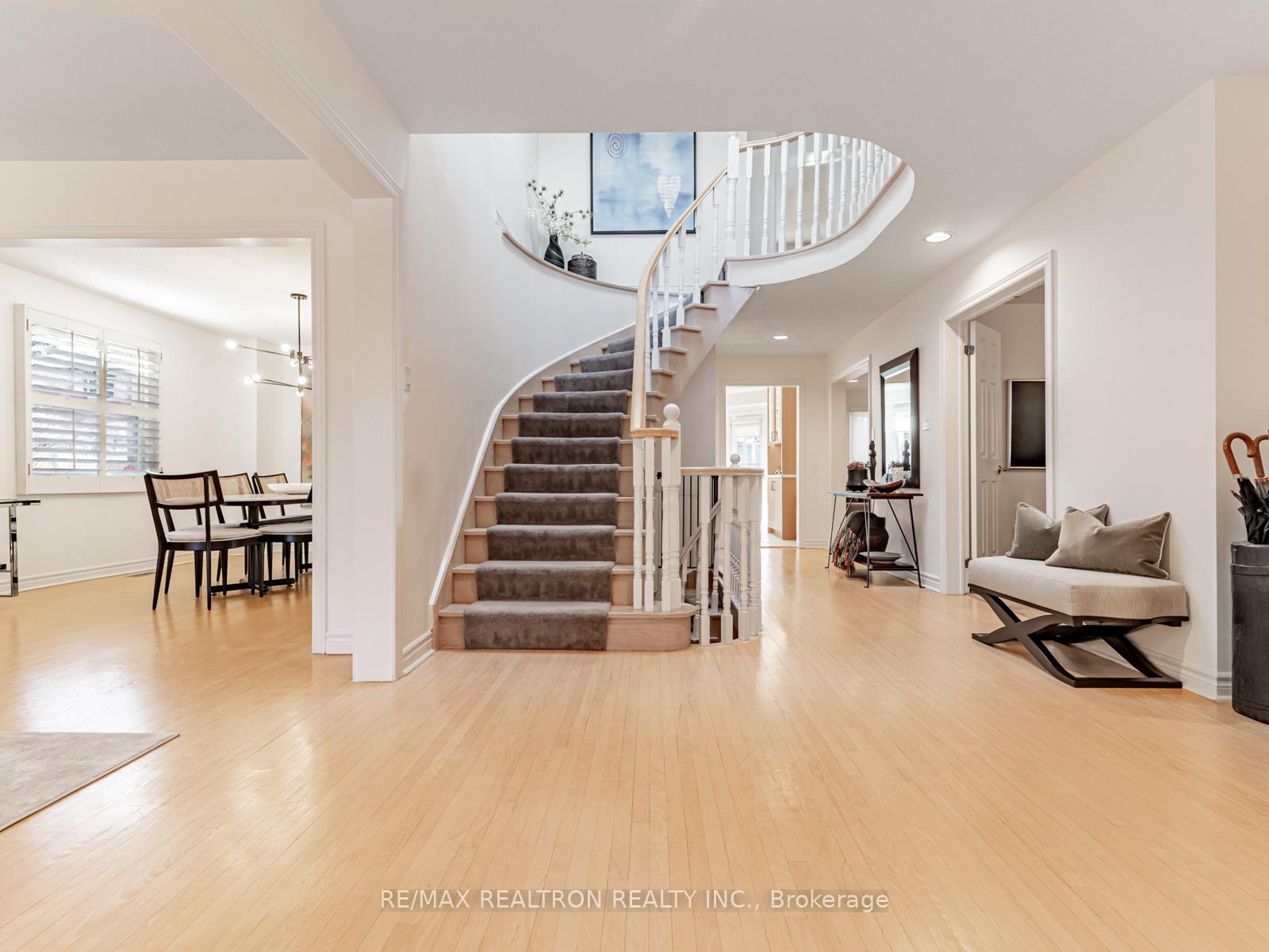 Photo 3 of 151 Newport Square, Vaughan, Uplands — HOMEH