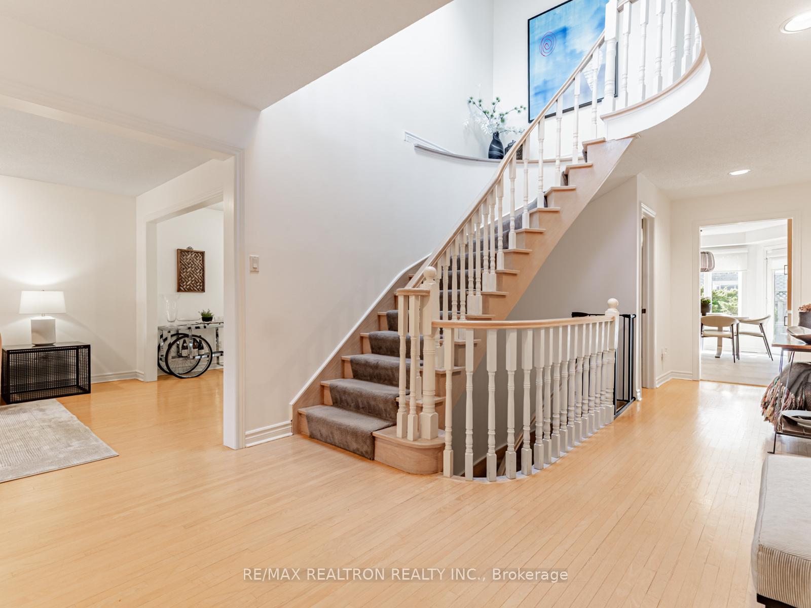 Photo 4 of 151 Newport Square, Vaughan, Uplands — HOMEH