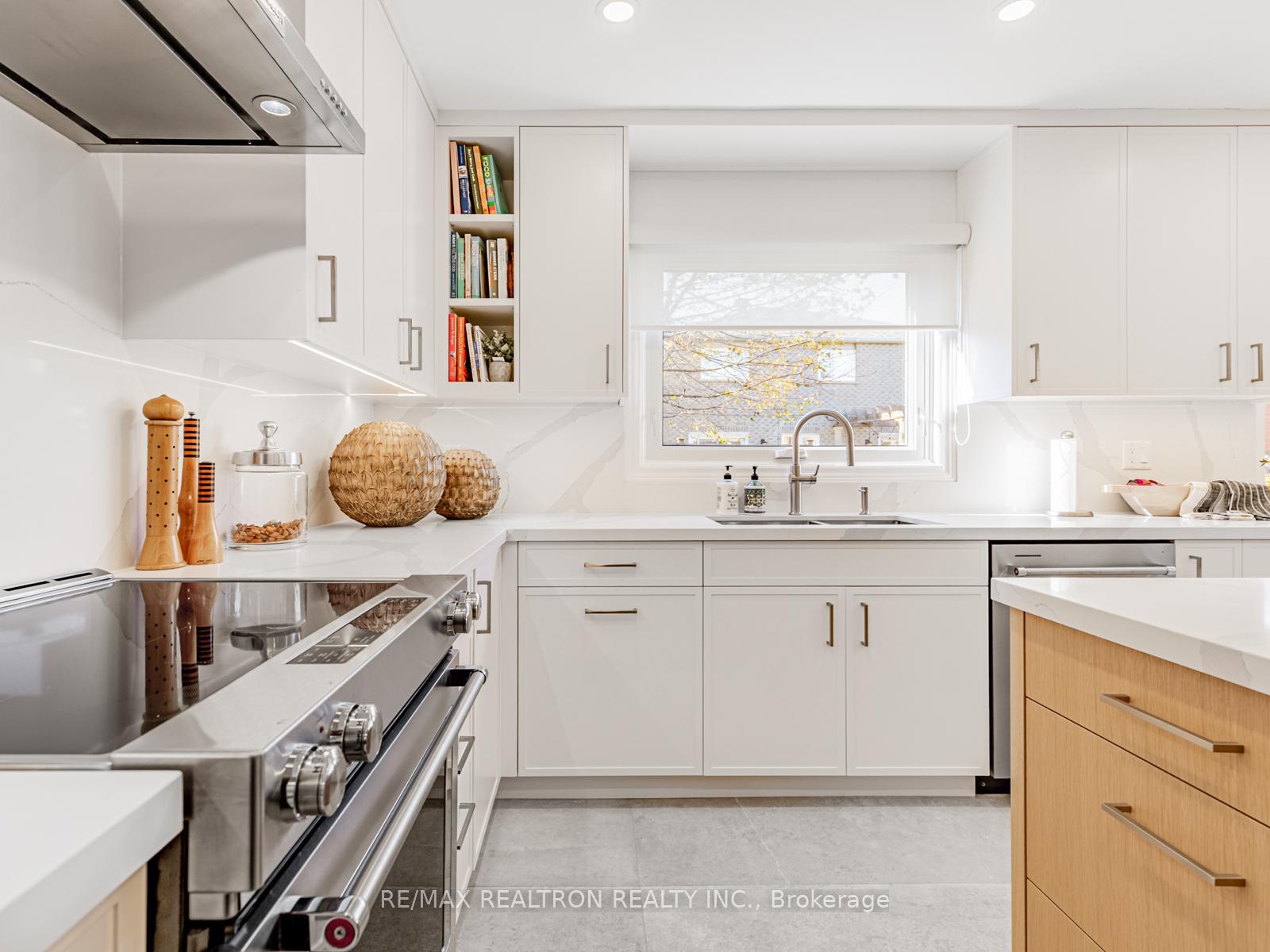 Photo 12 of 151 Newport Square, Vaughan, Uplands — HOMEH