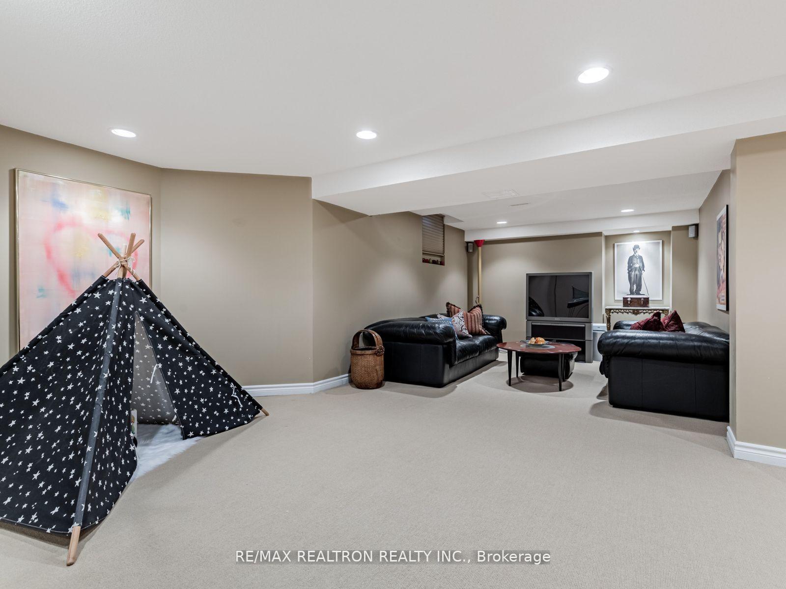Photo 33 of 151 Newport Square, Vaughan, Uplands — HOMEH