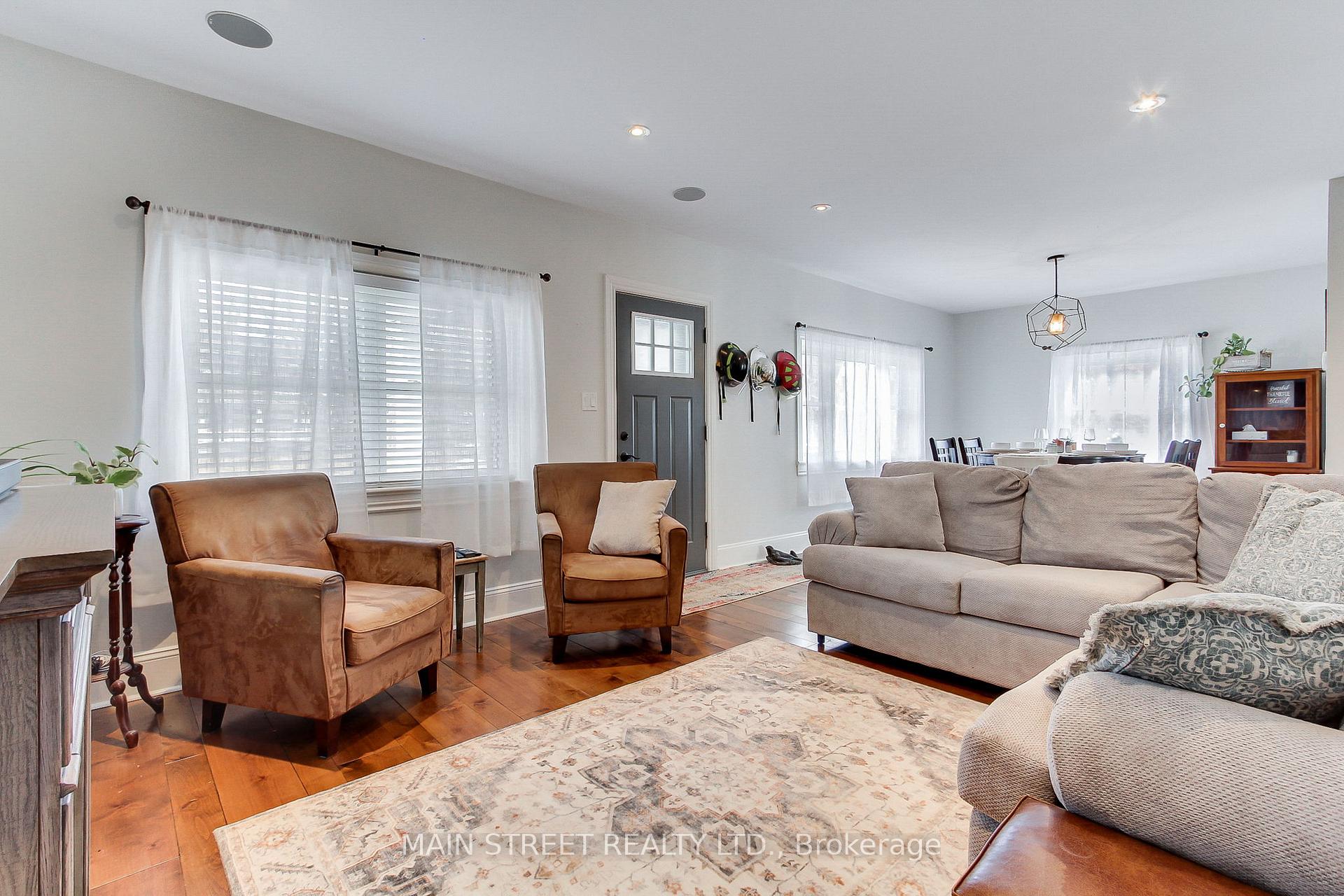 Photo 11 of 38 Marietta Street, Uxbridge — HOMEH