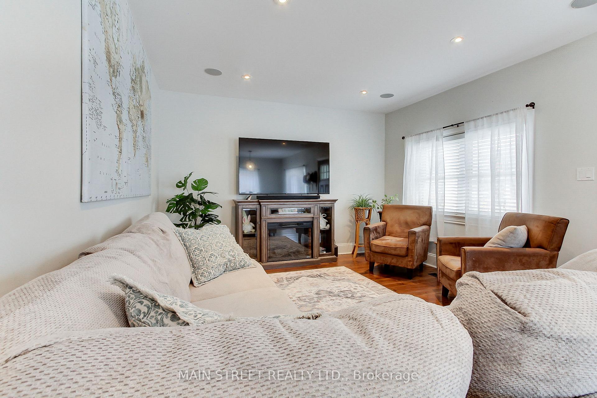 Photo 12 of 38 Marietta Street, Uxbridge — HOMEH