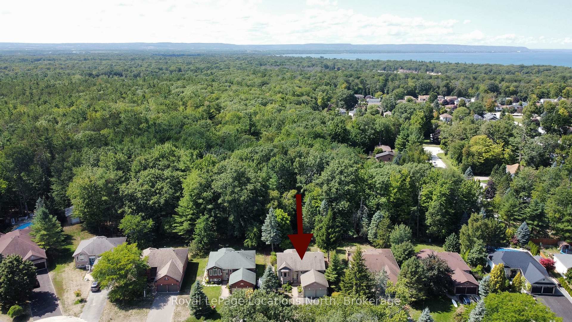 Photo 5 of 160 Fernbrook Drive, Wasaga Beach — HOMEH