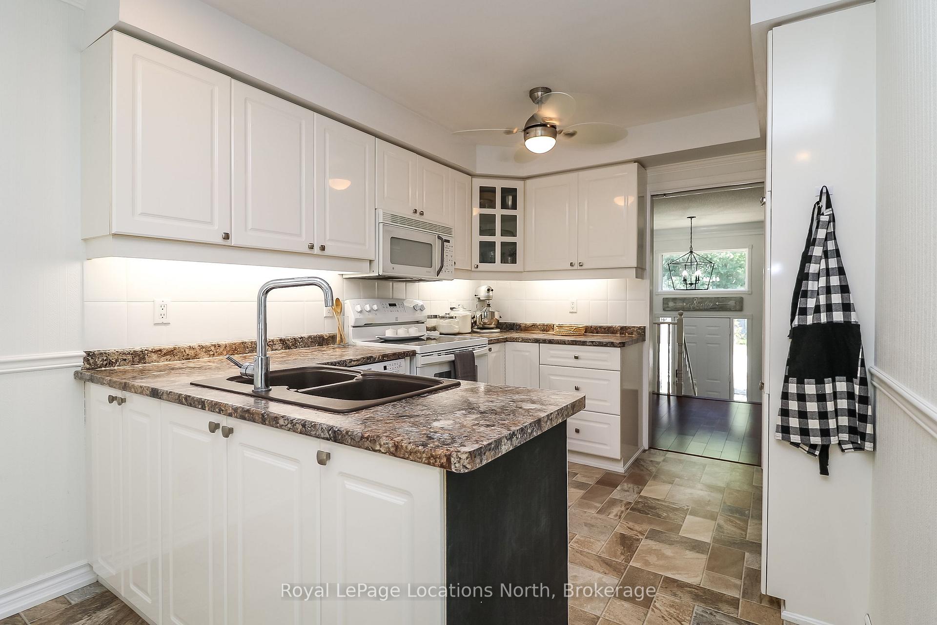 Photo 7 of 160 Fernbrook Drive, Wasaga Beach — HOMEH