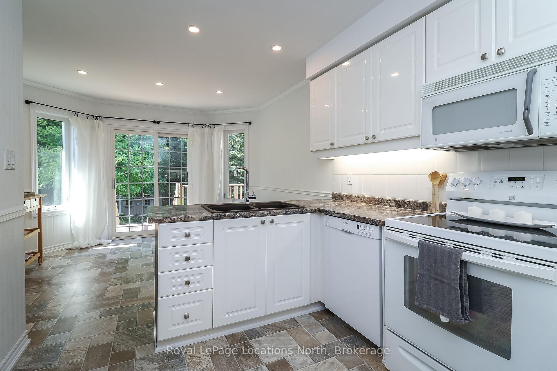 Photo 16 of 160 Fernbrook Drive, Wasaga Beach — HOMEH