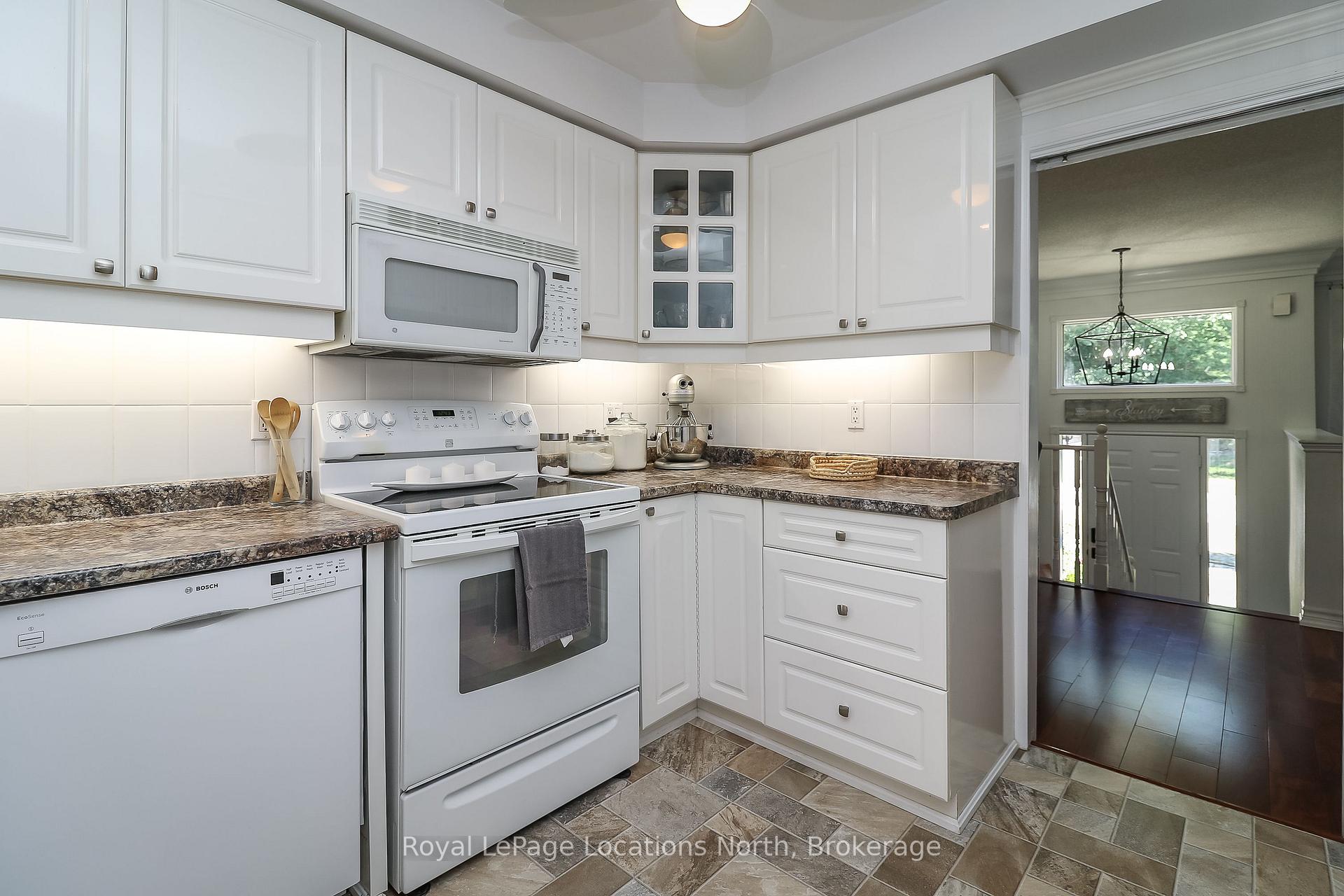 Photo 19 of 160 Fernbrook Drive, Wasaga Beach — HOMEH
