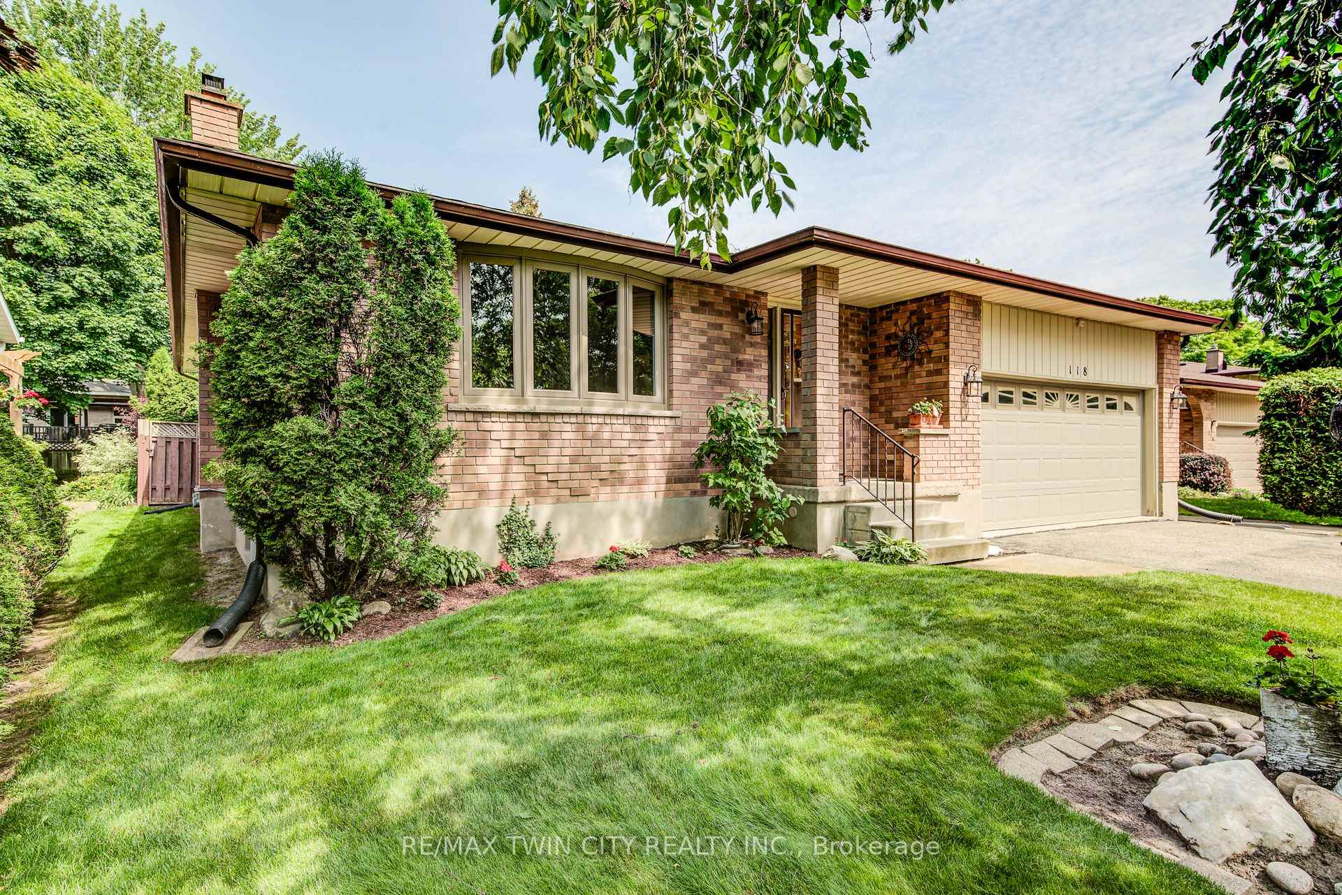 Photo 2 of 118 Partridge Place, Waterloo — HOMEH