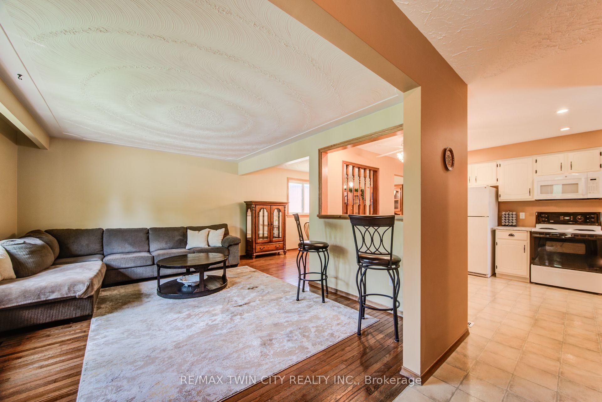 Photo 5 of 118 Partridge Place, Waterloo — HOMEH