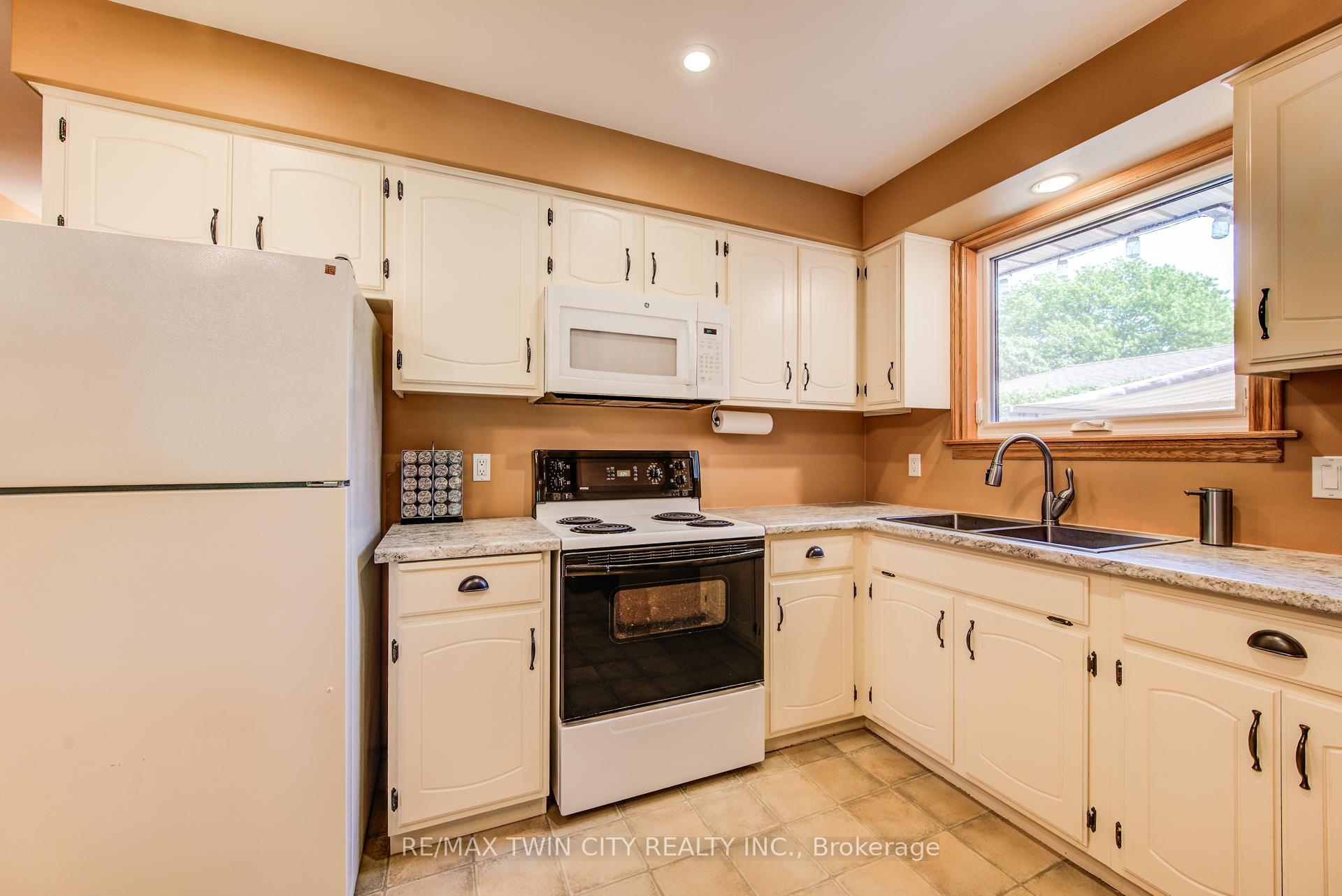 Photo 11 of 118 Partridge Place, Waterloo — HOMEH