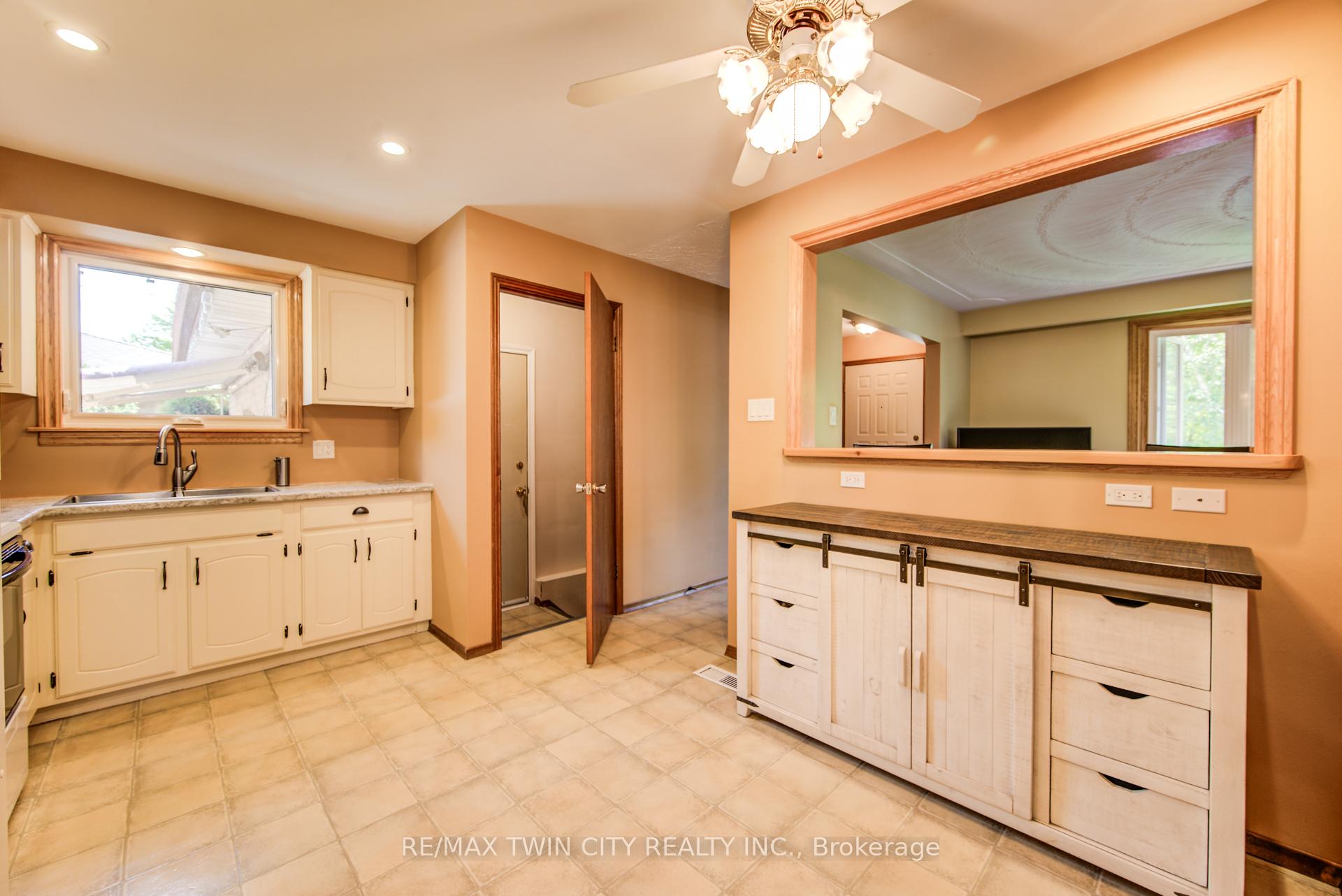 Photo 12 of 118 Partridge Place, Waterloo — HOMEH