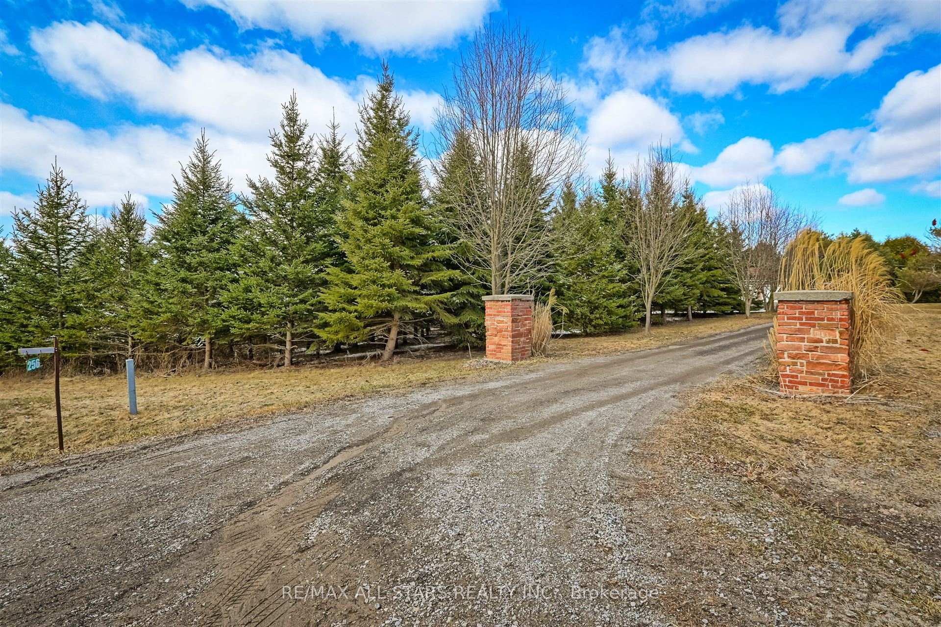 Photo 2 of 256 Zephyr Road, Uxbridge, Rural Uxbridge — HOMEH