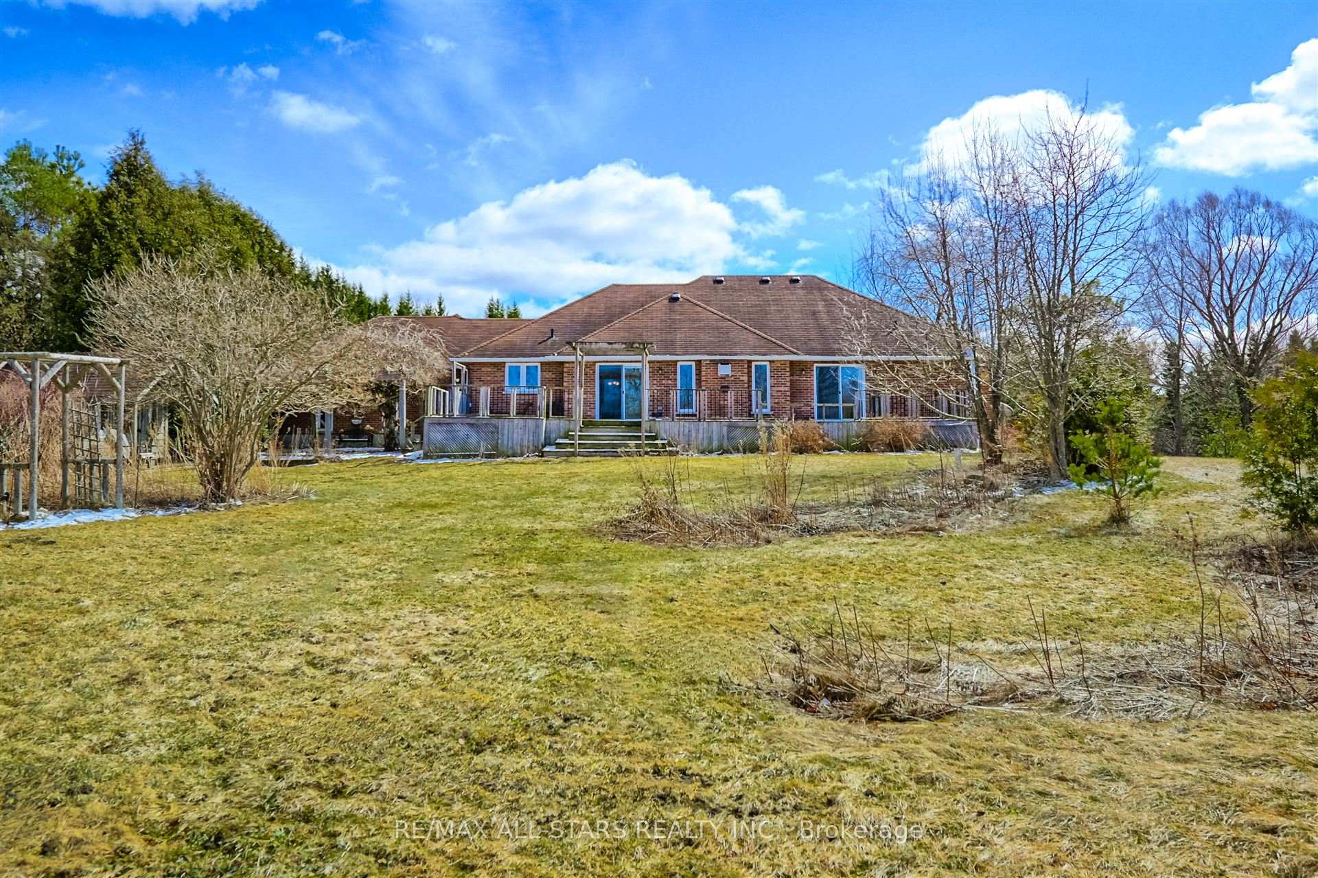Photo 3 of 256 Zephyr Road, Uxbridge, Rural Uxbridge — HOMEH