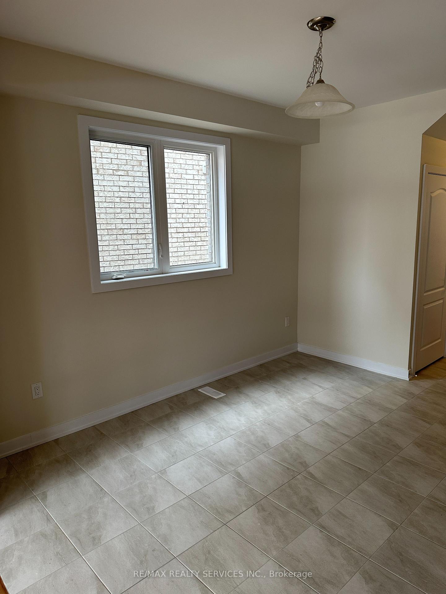Photo 10 of 55 Rudder Road, Welland, Dain City — HOMEH