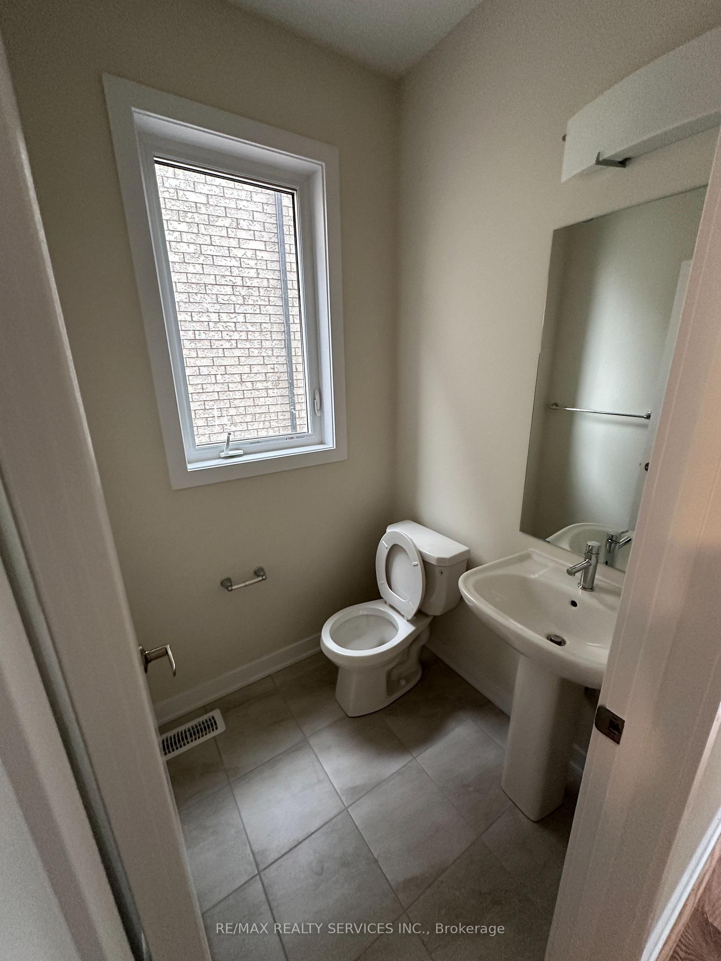 Photo 24 of 55 Rudder Road, Welland, Dain City — HOMEH