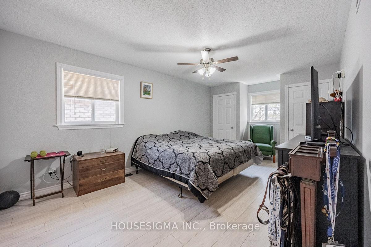 Photo 1 of 12 Low Boulevard, Uxbridge — HOMEH