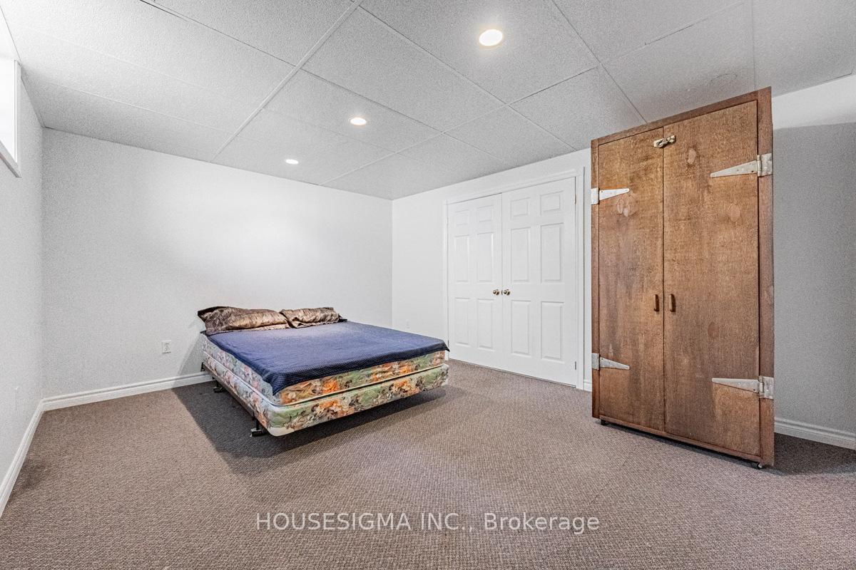 Photo 2 of 12 Low Boulevard, Uxbridge — HOMEH